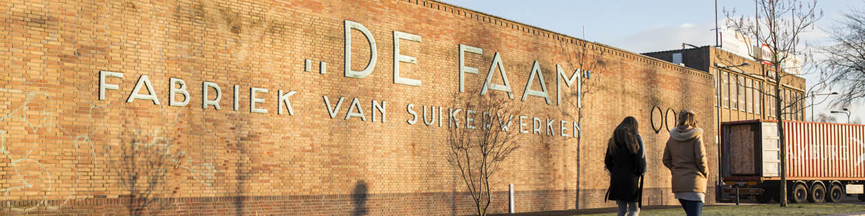 Buitenkant voormalige Faam-fabriek Breda